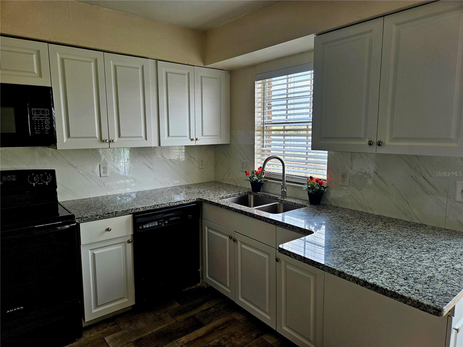 LAKE BENTLEY SHORES CONDO PH 01 - Residential