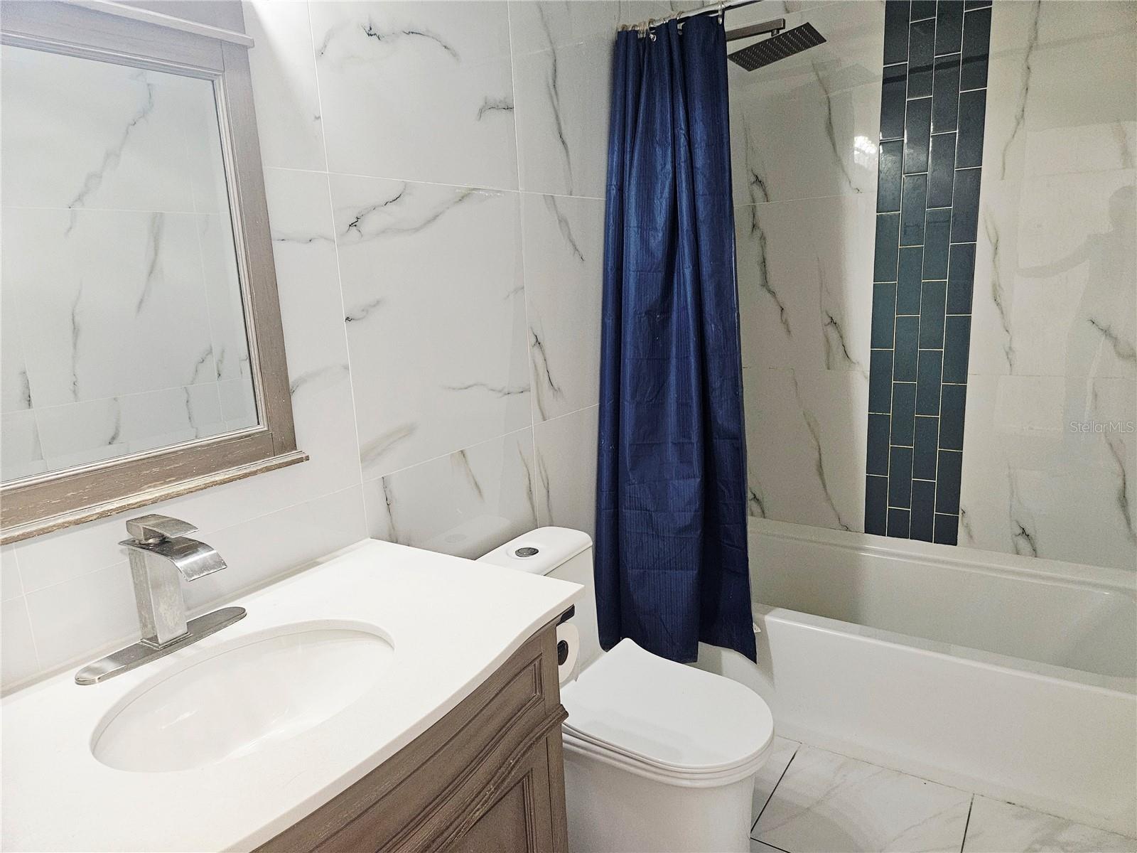 LAKE BENTLEY SHORES CONDO PH 01 - Residential