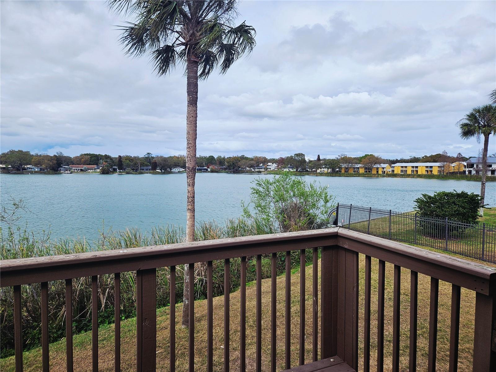 LAKE BENTLEY SHORES CONDO PH 01 - Residential