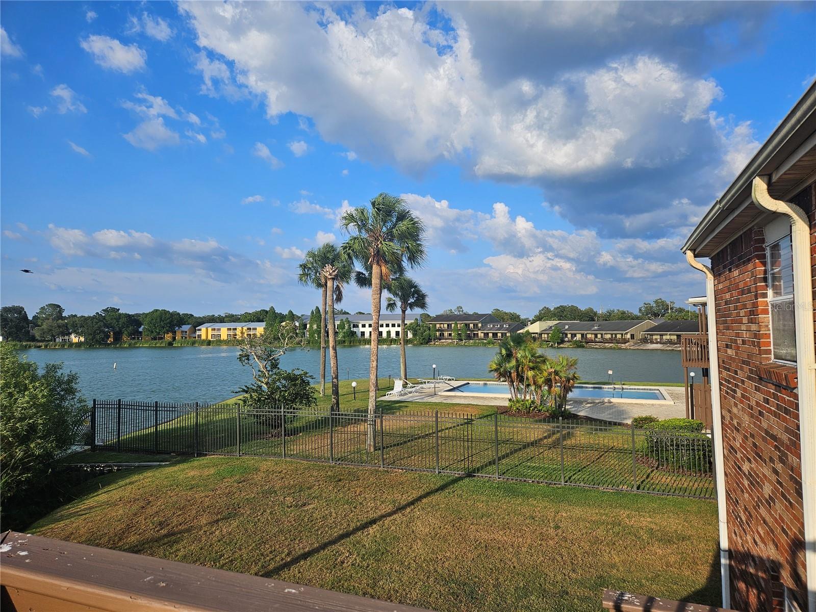 LAKE BENTLEY SHORES CONDO PH 01 - Residential