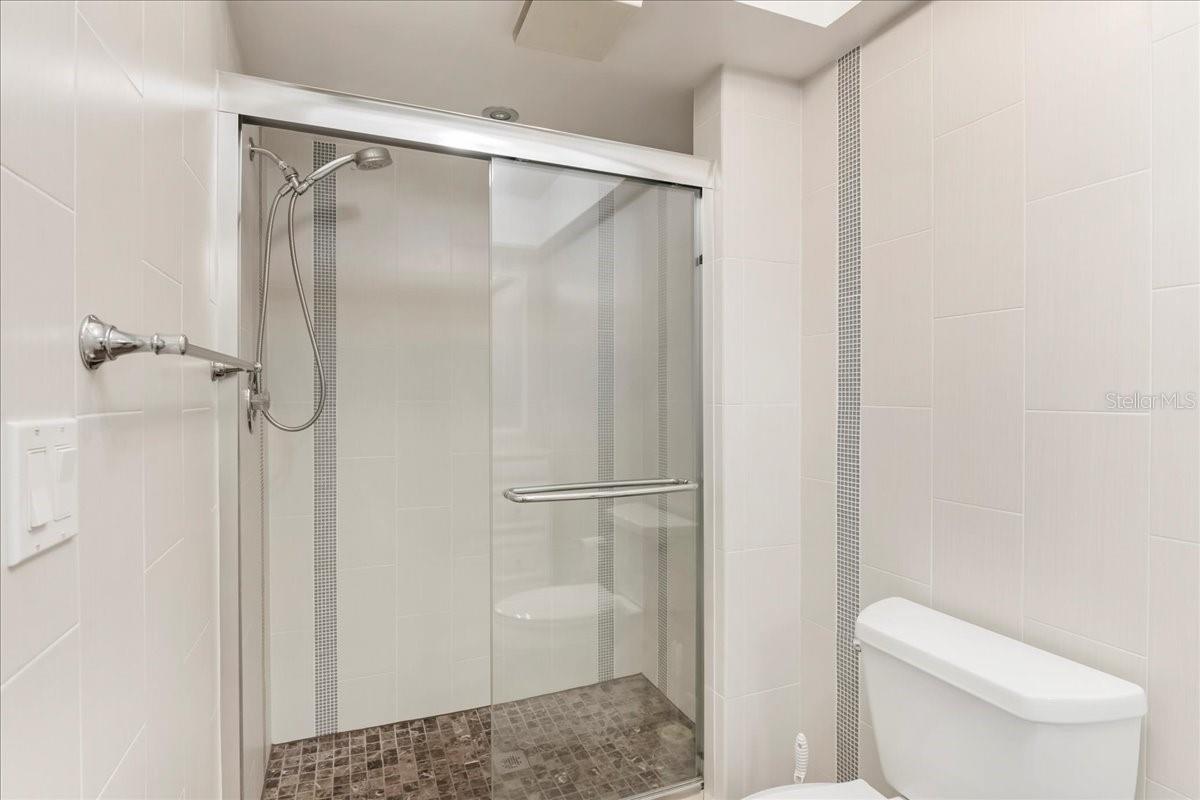 GLEN OAKS MANOR HOMES PH 2 - Residential