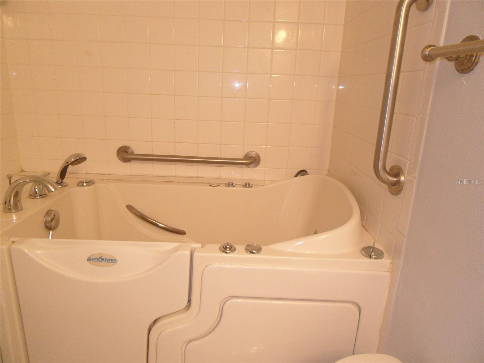 DESTINY SPGS CONDO - Residential Lease