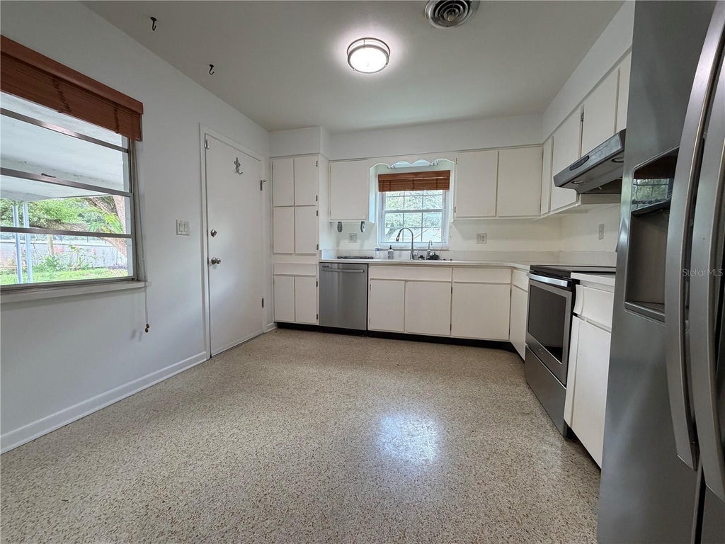 Photo of 504 Adirondack Avenue, Orlando, FL 32807 (MLS # O6441622)