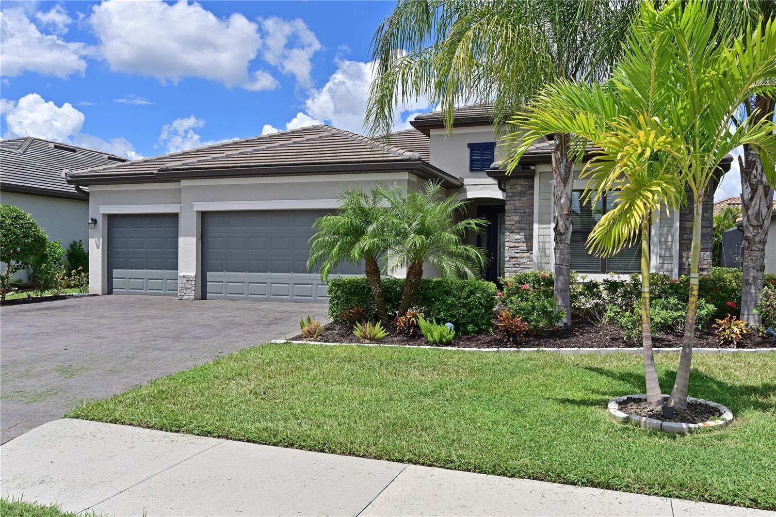 11525 AUTUMN LEAF WAY