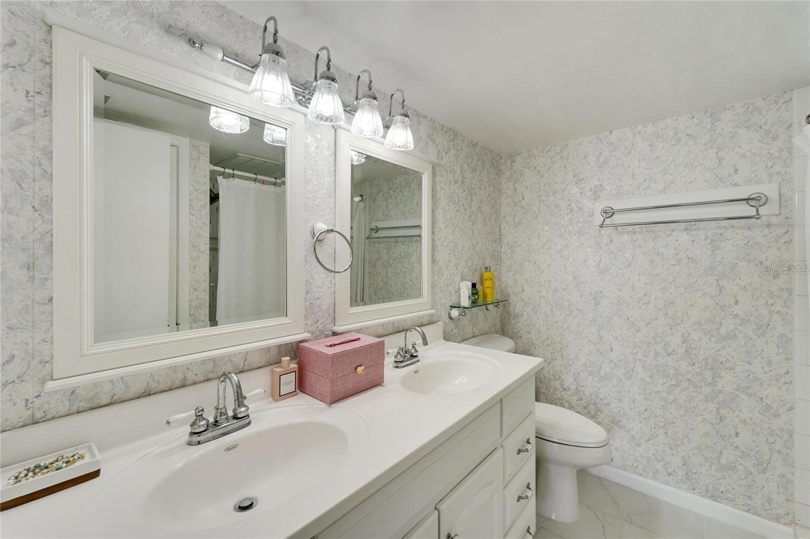 SPRING LAKE TOWERS - Residential