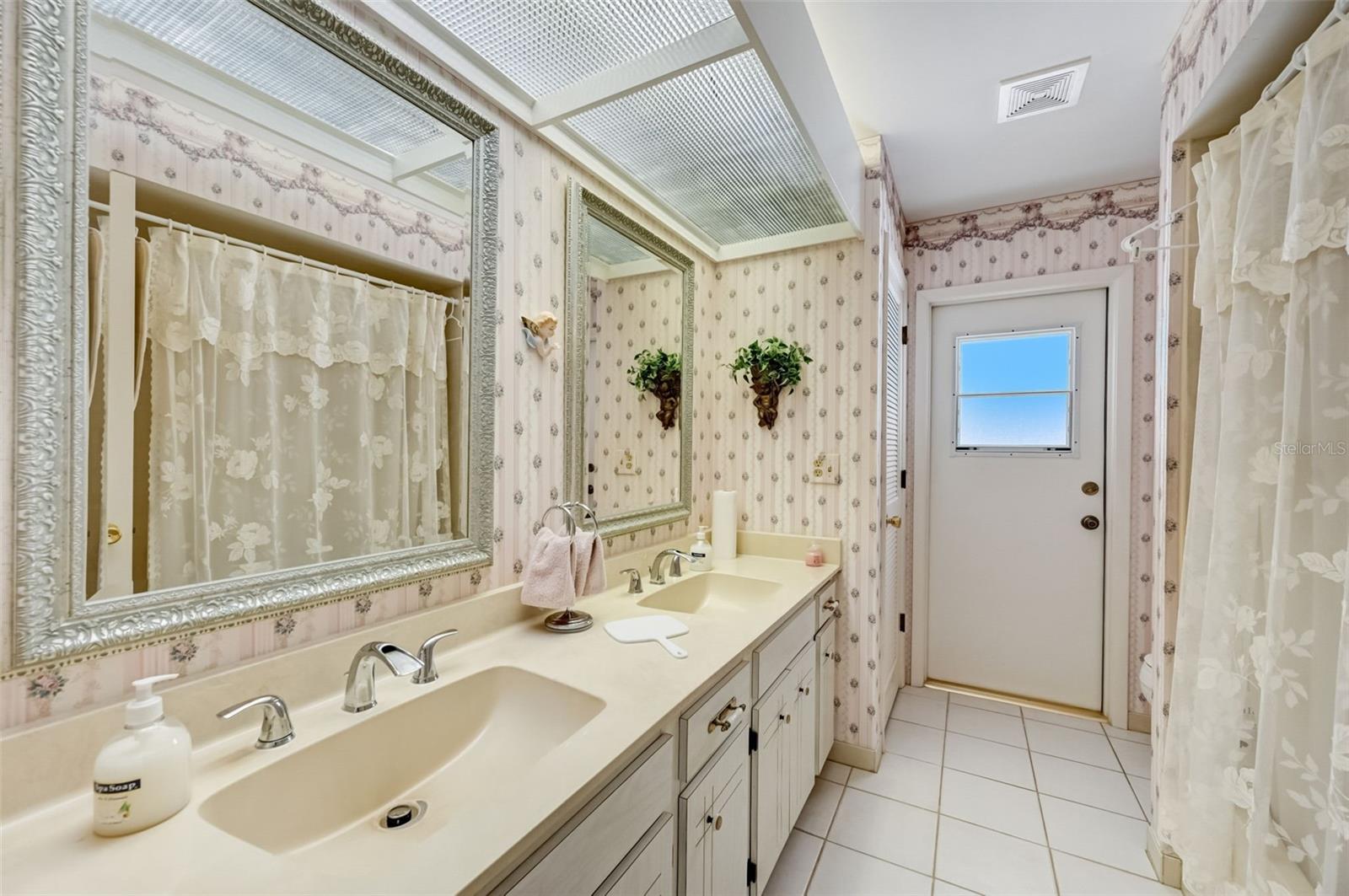 COUNTRY CLUB OF SARASOTA THE - Residential