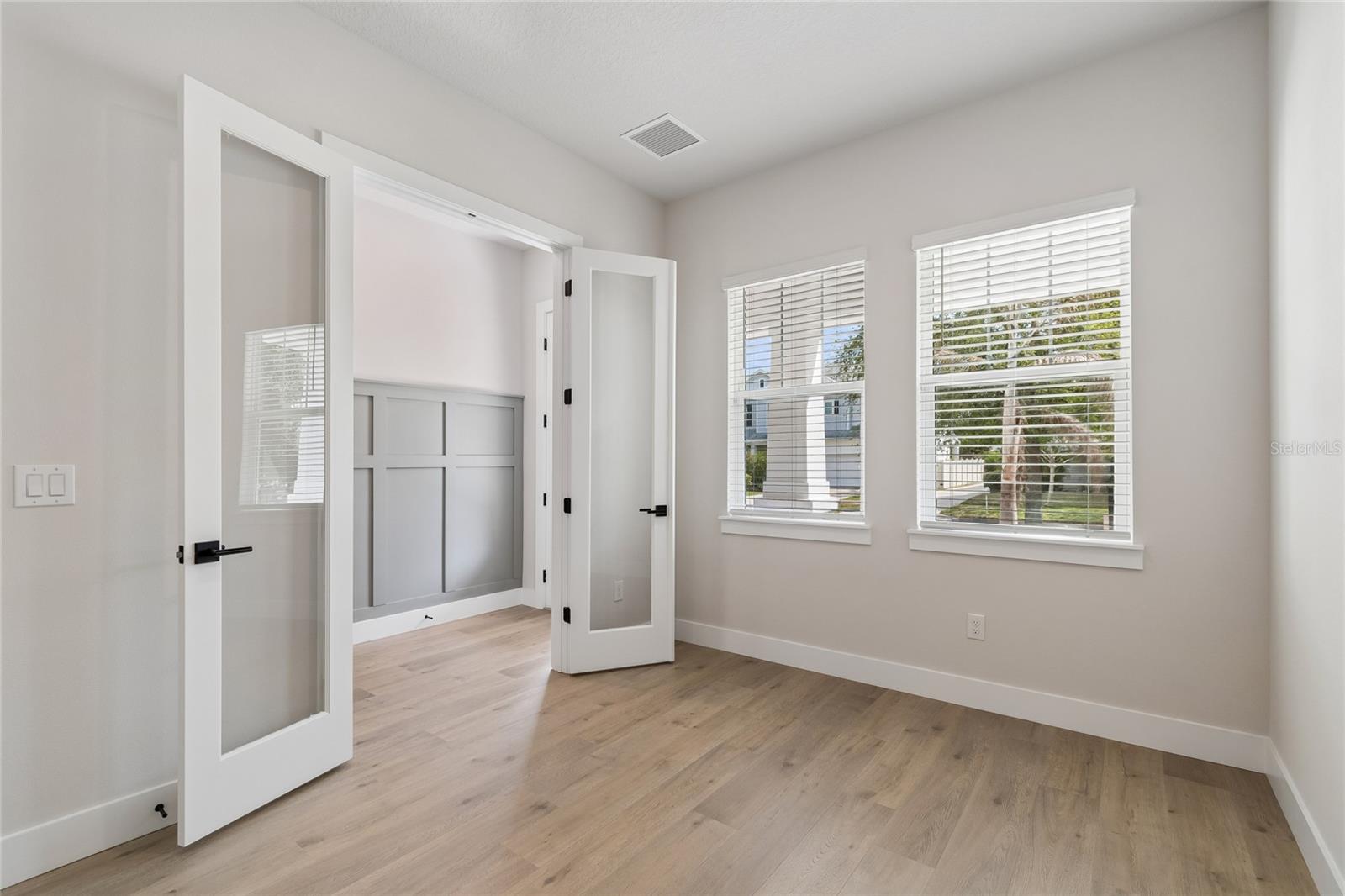 3711 W DE LEON STREET