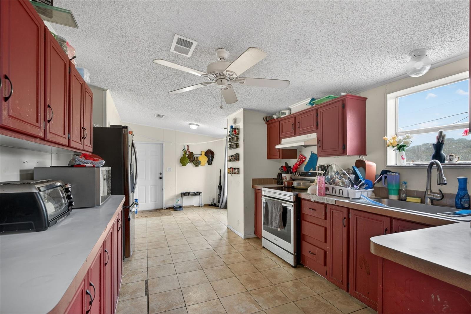 BELLEVIEW HILLS ESTATE - Residential