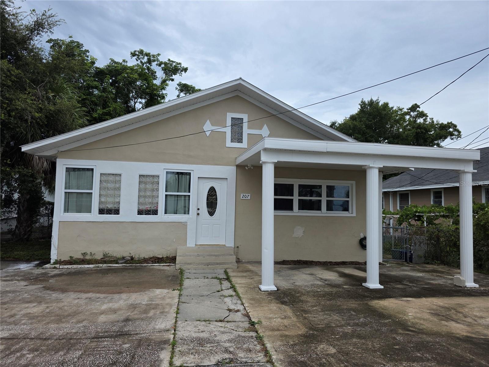 An adorable two-bedroom home in Historical Tarpon Springs, Florida for lease! Large yard, and an eat-in kitchen. Walking distance to Historic Downtown Tarpon Springs. This single-family home is located within walking distance to Craig Park and historic downtown Tarpon Springs! Many Historical shops and enjoy the * Antique Alley on Tarpon Avenue. Walking distance to the Bayou and enjoy all Tarpon Springs has to offer. Bus stop nearby for trips to shopping and Clearwater Beach! You can bike on the Pinellas Trail downtown Tarpon Springs to Dunedin and Clearwater! There's a full-size laundry room off the eat-in kitchen. A large carport in front of this property. Walk to park & Bayou, A nice size fenced back yard. Please no evictions and Criminal records.