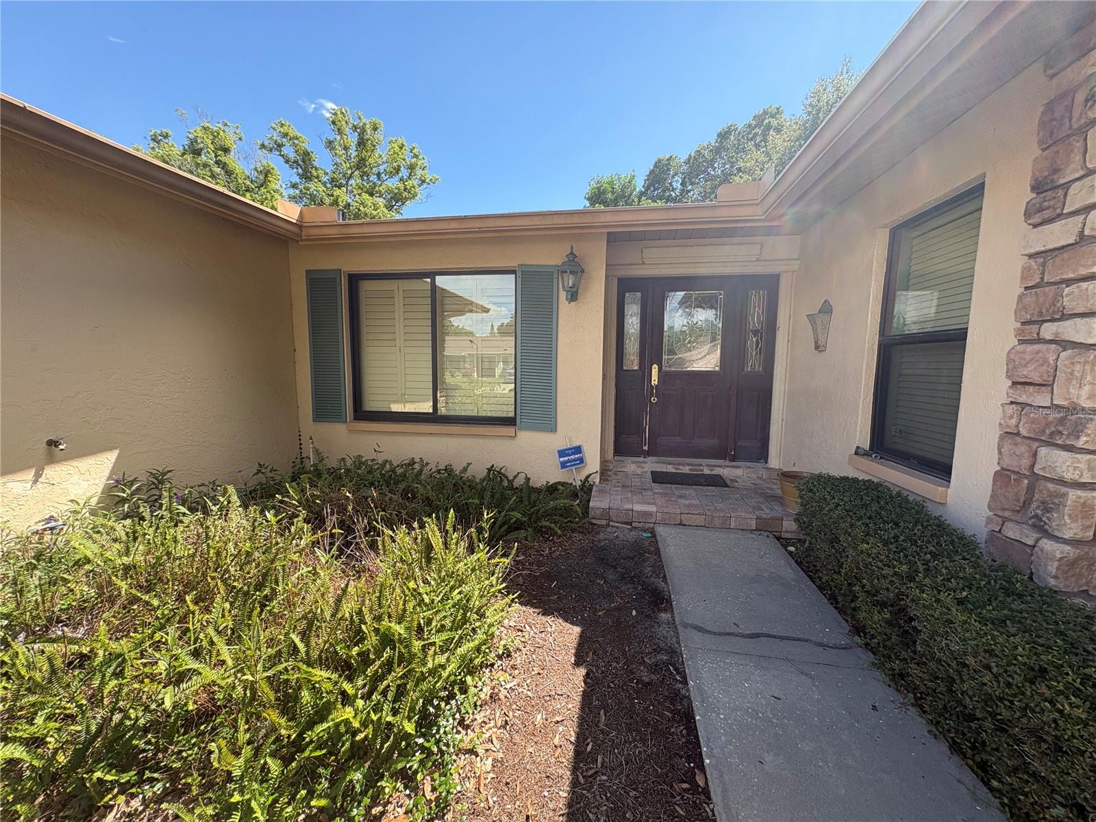 862 PINEWOOD TERRACE W