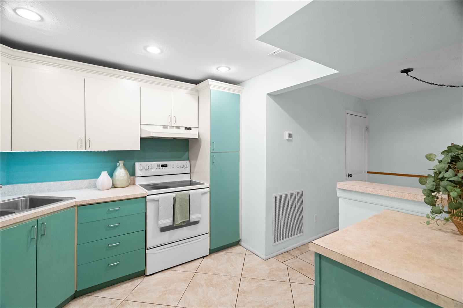 GARDENS THE CONDO - Residential