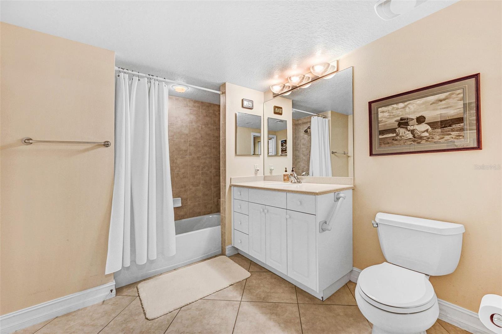 ISLAND POINTE CONDO - Residential