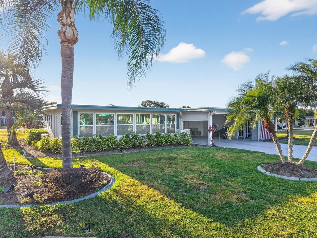 Photo of 705 Falcon Drive, Tavares, FL 32778 (MLS # G5107076)