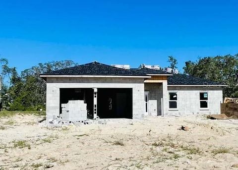 A home in LAKE WALES