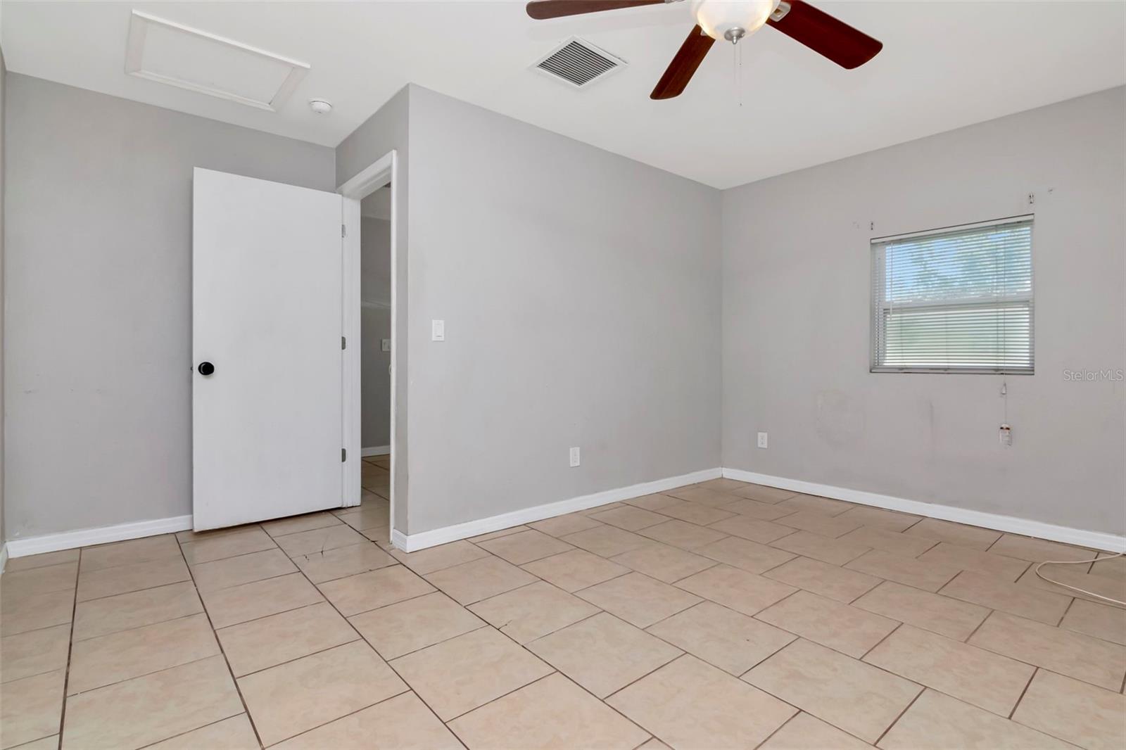 PRESIDENTIAL MANOR UNIT 2B - Residential