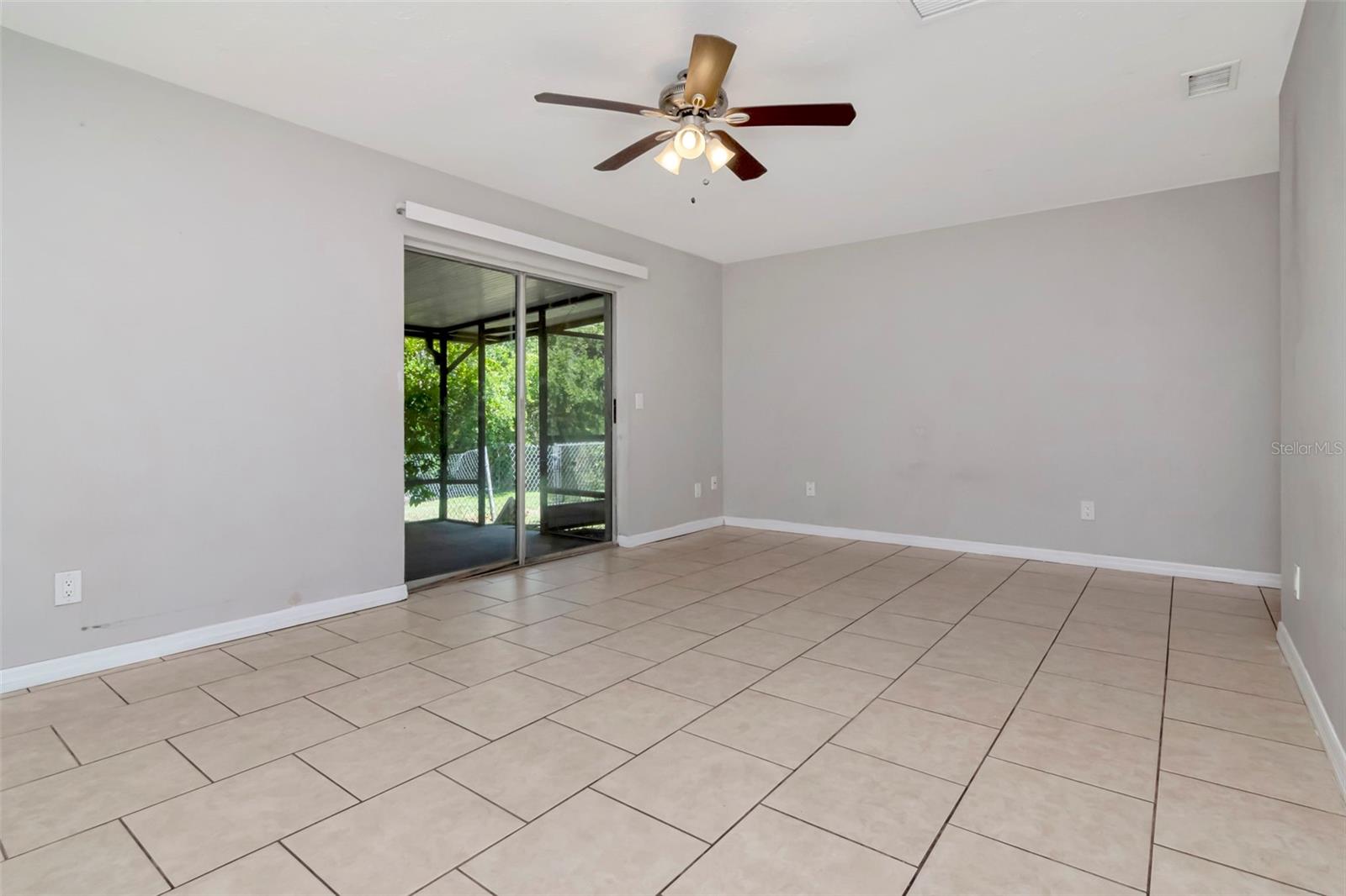 PRESIDENTIAL MANOR UNIT 2B - Residential