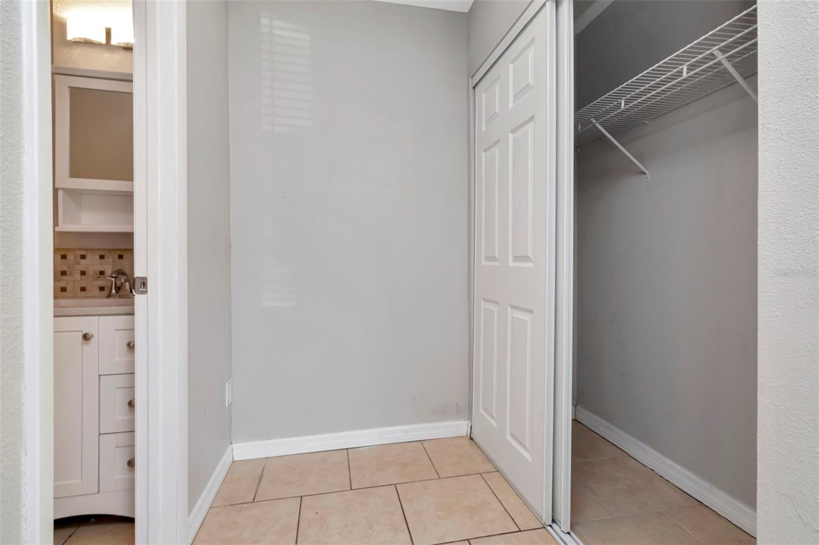 PRESIDENTIAL MANOR UNIT 2B - Residential