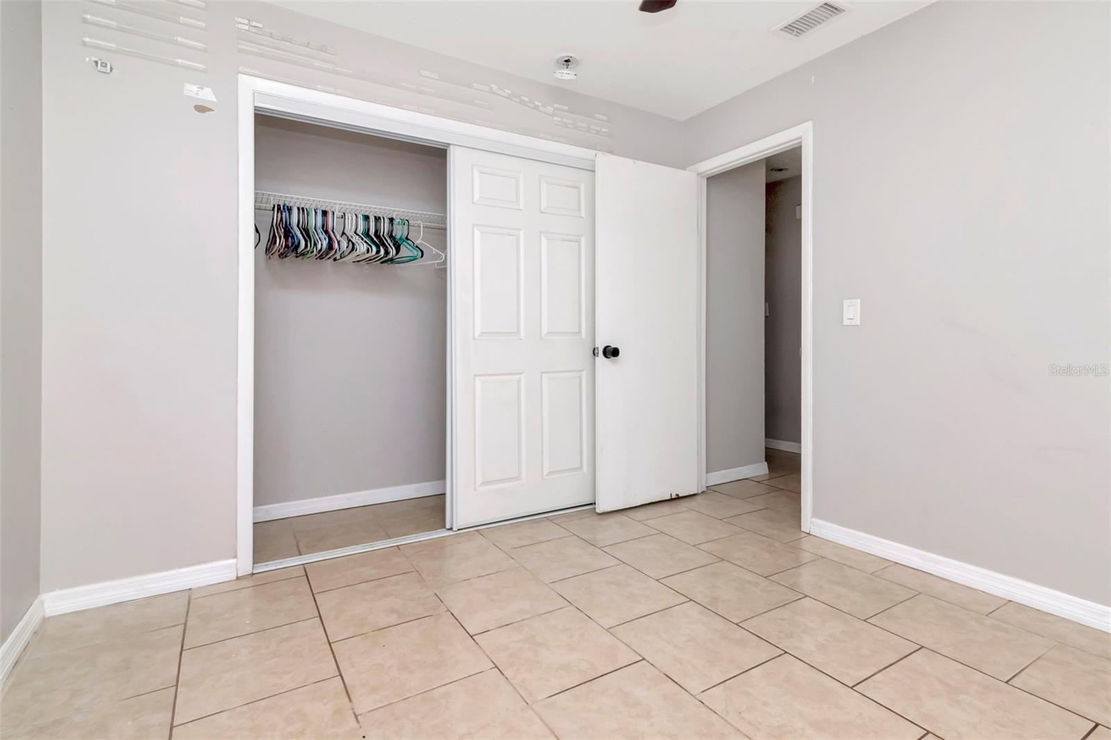 PRESIDENTIAL MANOR UNIT 2B - Residential