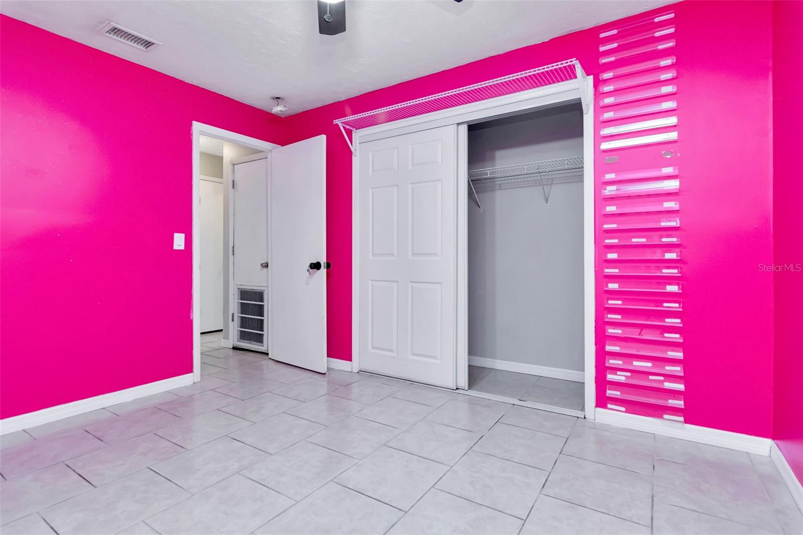 PRESIDENTIAL MANOR UNIT 2B - Residential