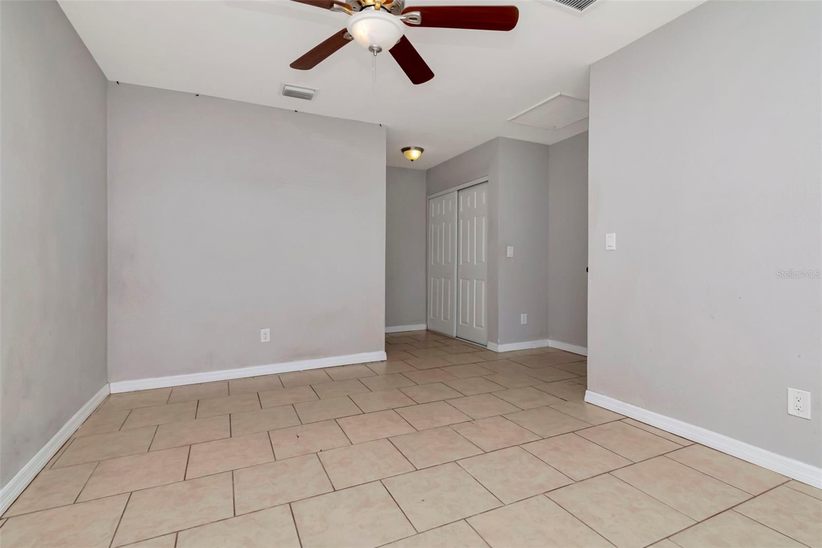 PRESIDENTIAL MANOR UNIT 2B - Residential