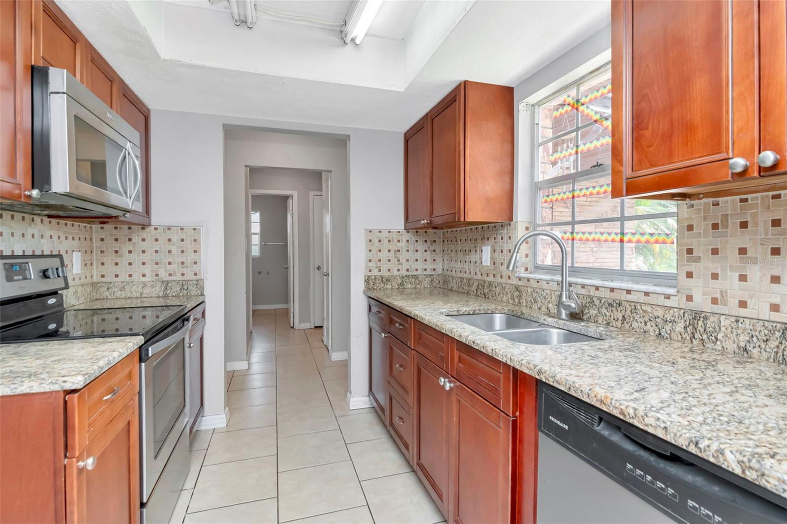 PRESIDENTIAL MANOR UNIT 2B - Residential