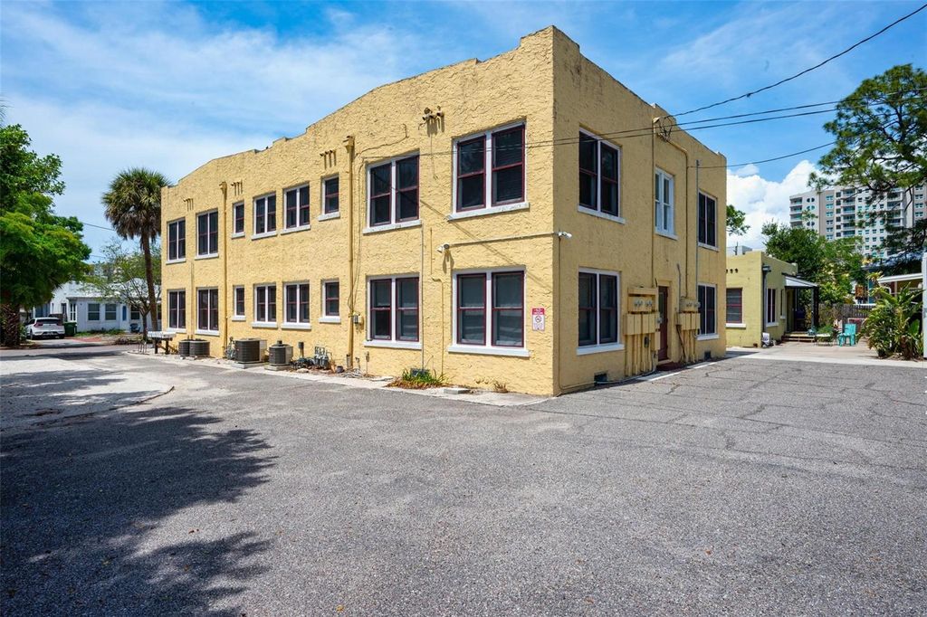 Photo of 325 Ohio Place #2, Sarasota, FL 34236 (MLS # A4692760)
