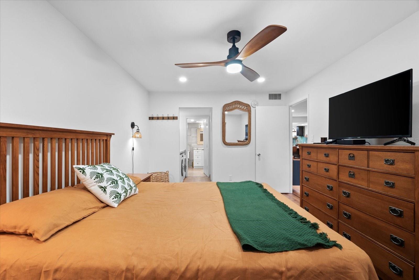 PLAZA GARDENS - Residential Lease