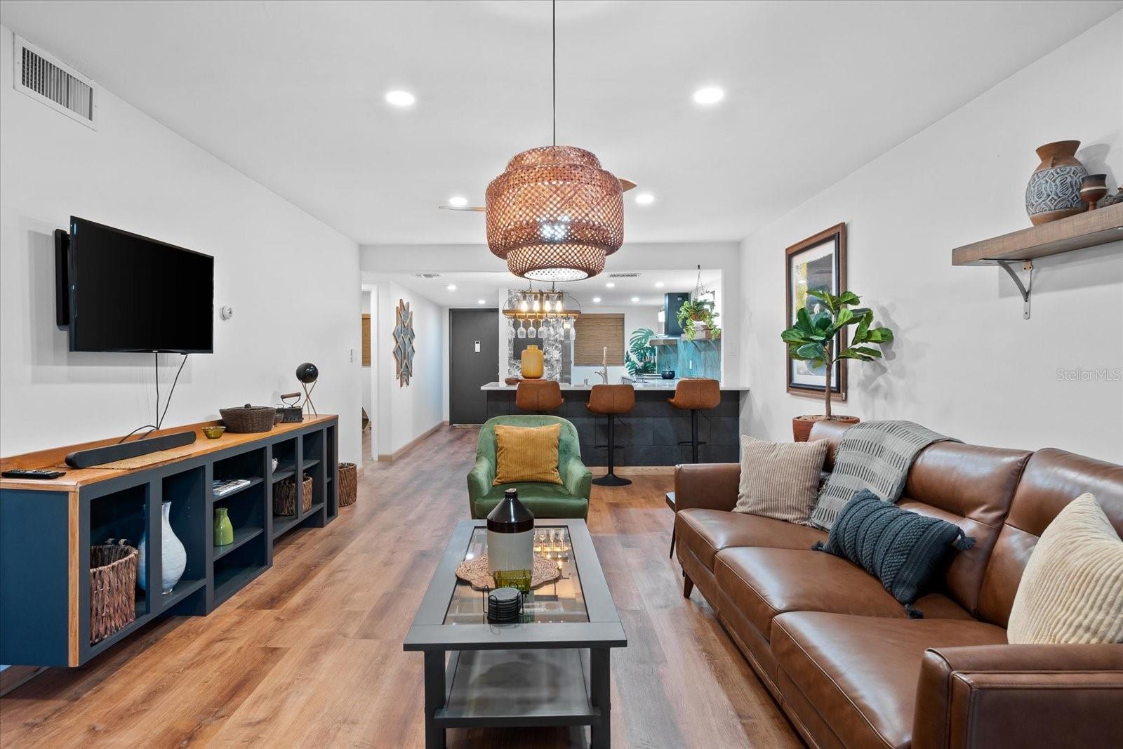PLAZA GARDENS - Residential Lease