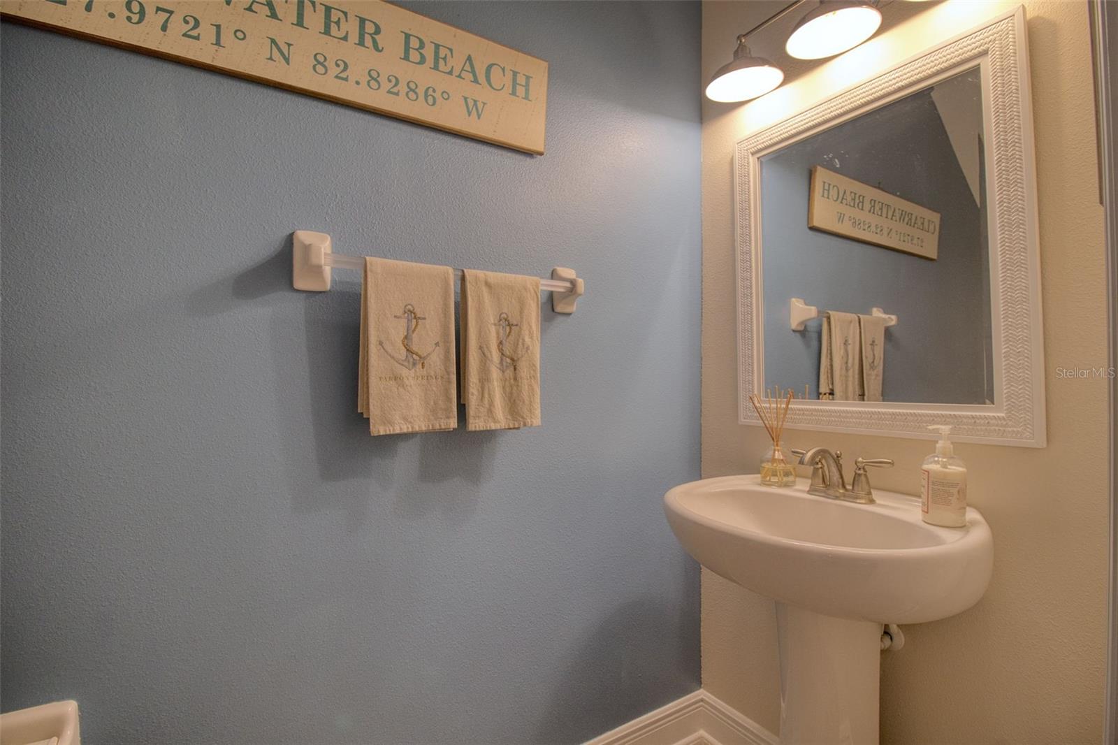 TOWNS AT BELLEAIR GROVE - Residential