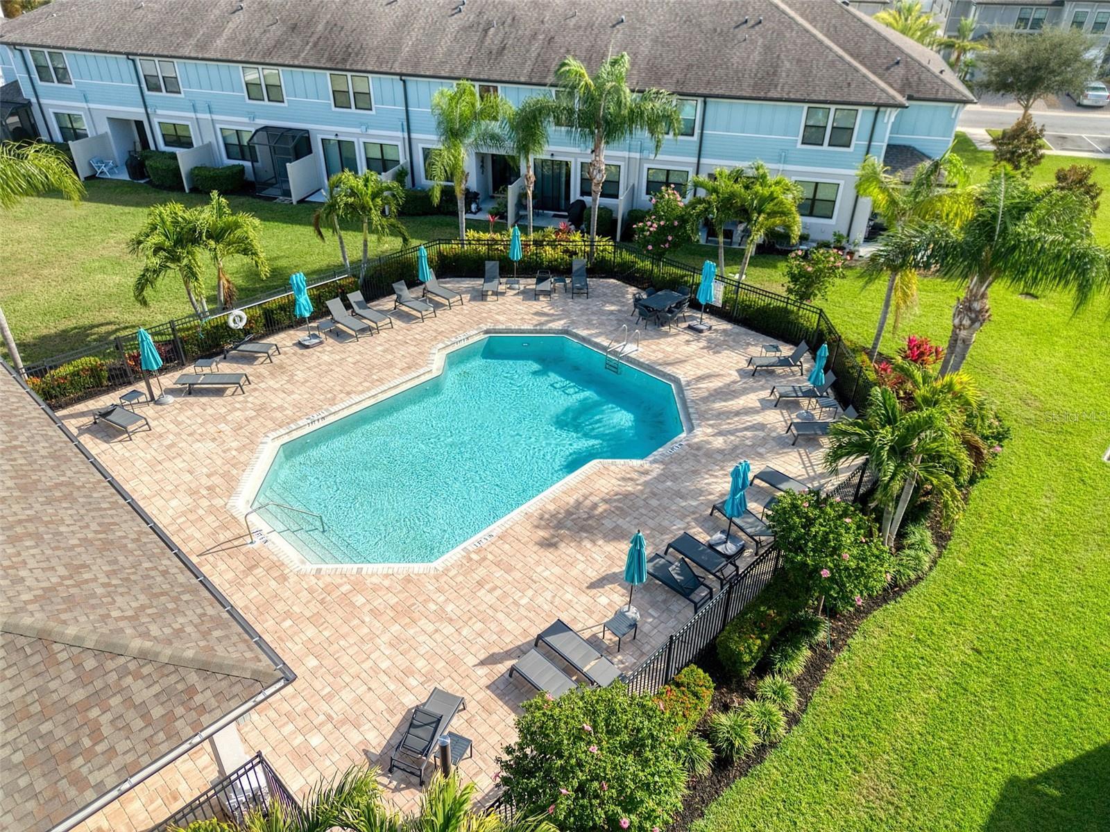 TOWNS AT BELLEAIR GROVE - Residential