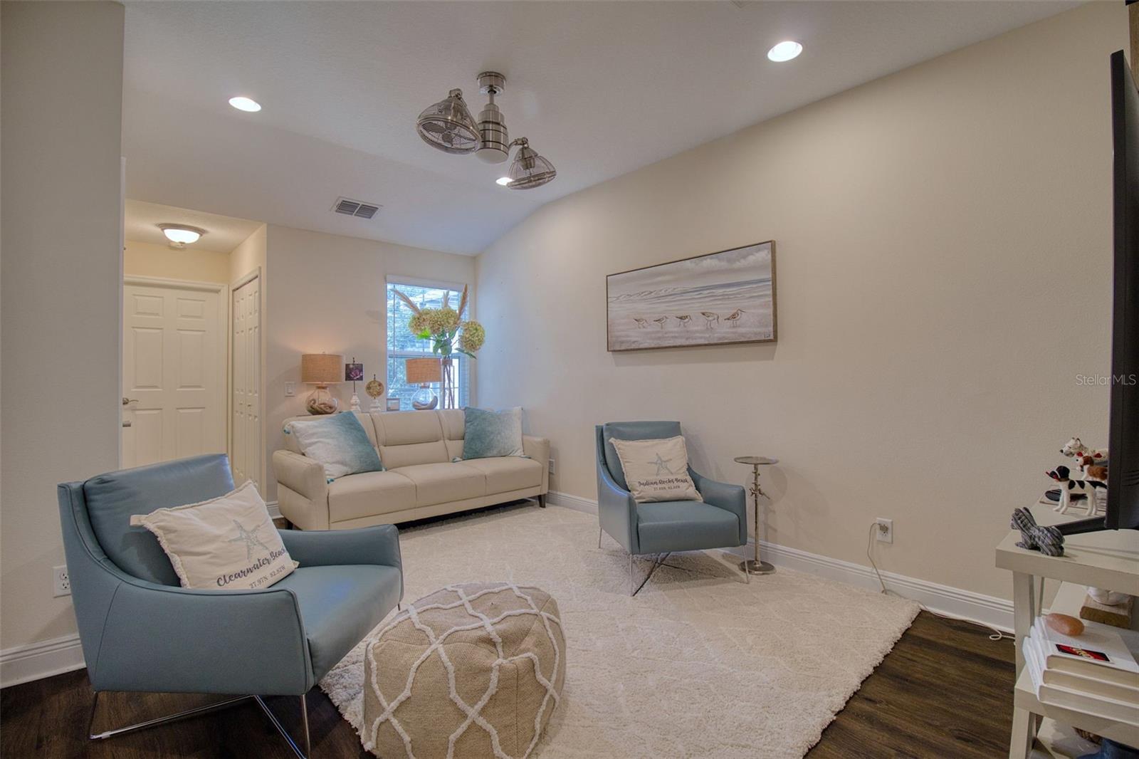 TOWNS AT BELLEAIR GROVE - Residential