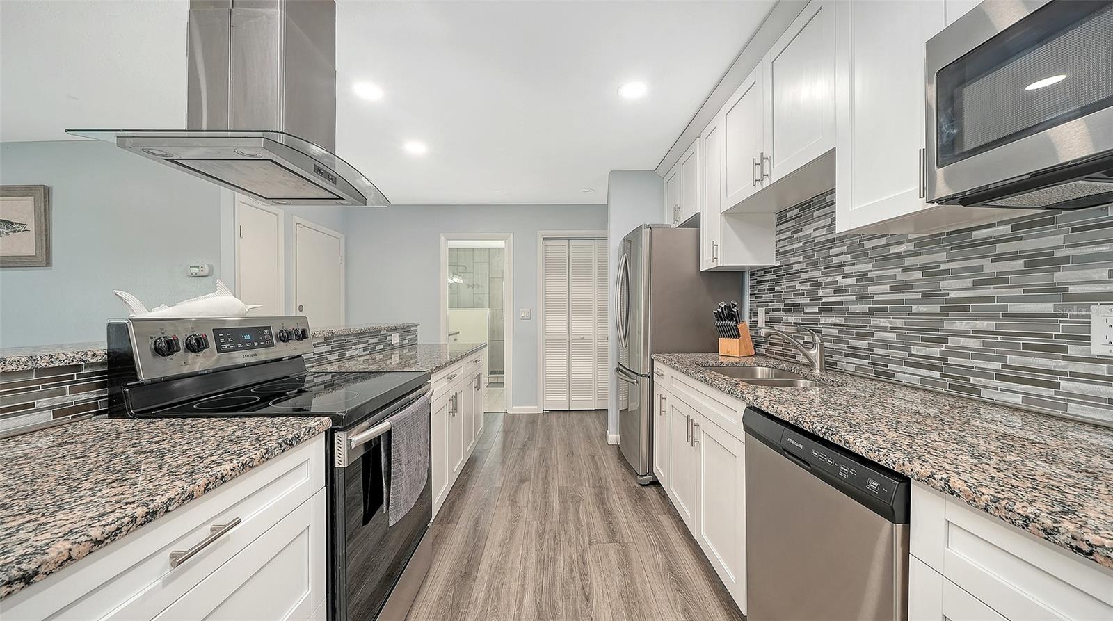 SOUTH VENICE - Residential