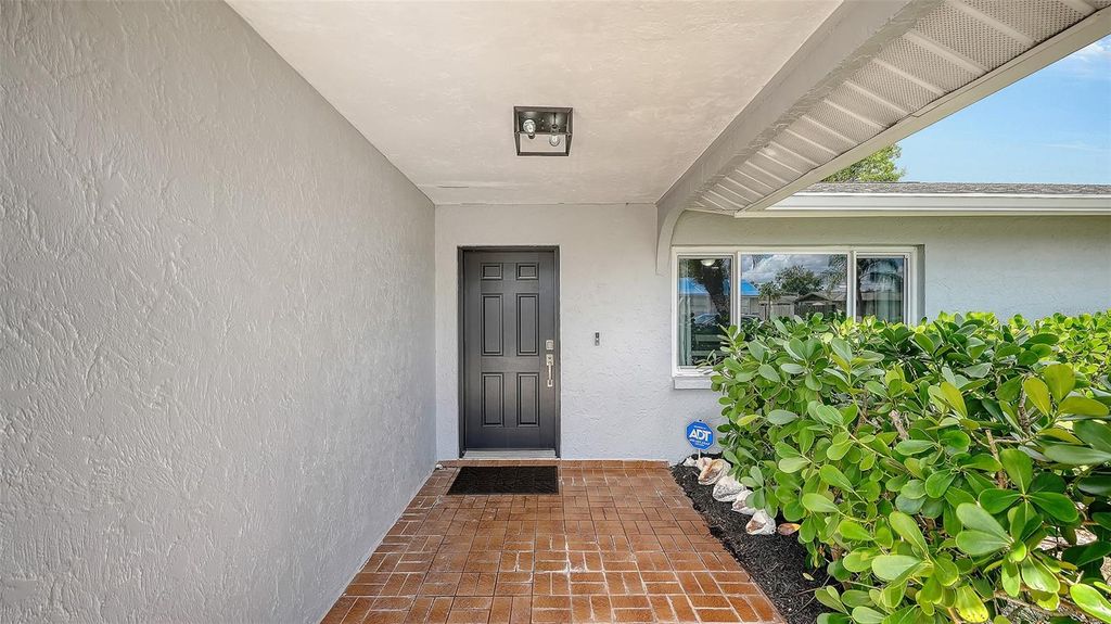 Photo of 972 Leeward Road, Venice, FL 34293 (MLS # A4685197)