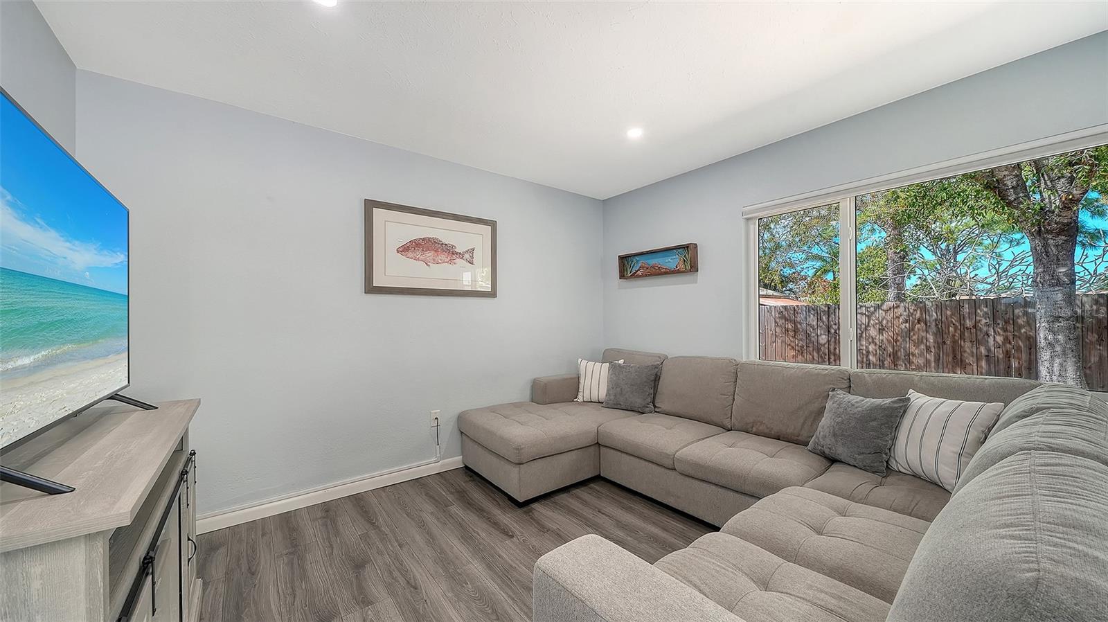 SOUTH VENICE - Residential