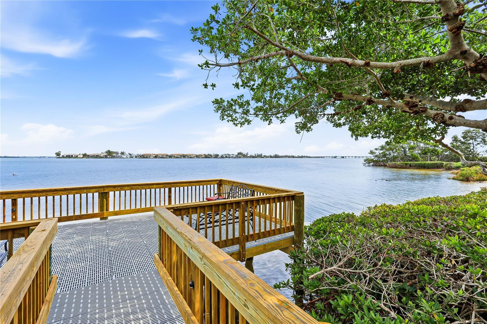 RUNAWAY BAY - Residential