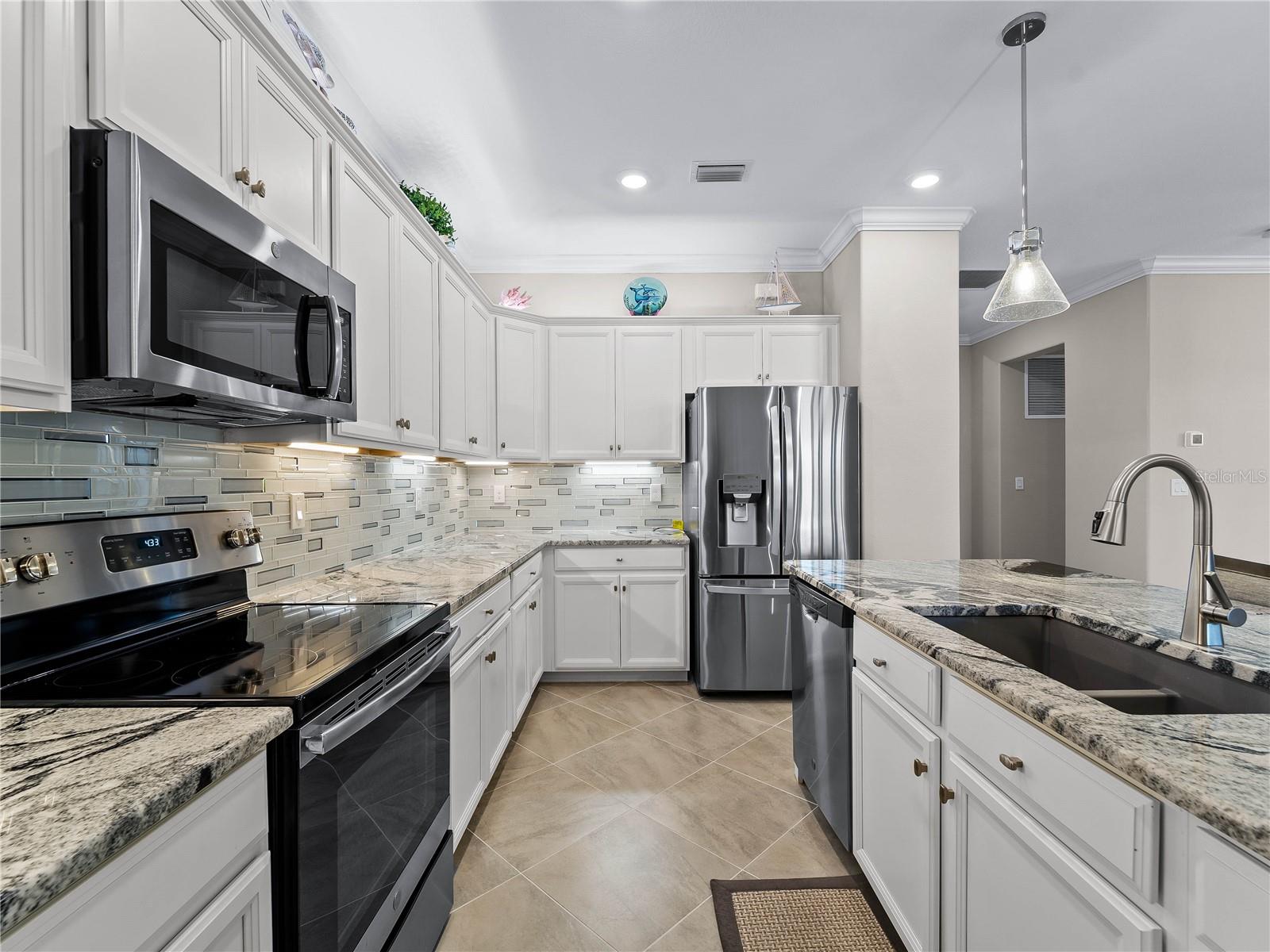 HARBOR WEST - Residential