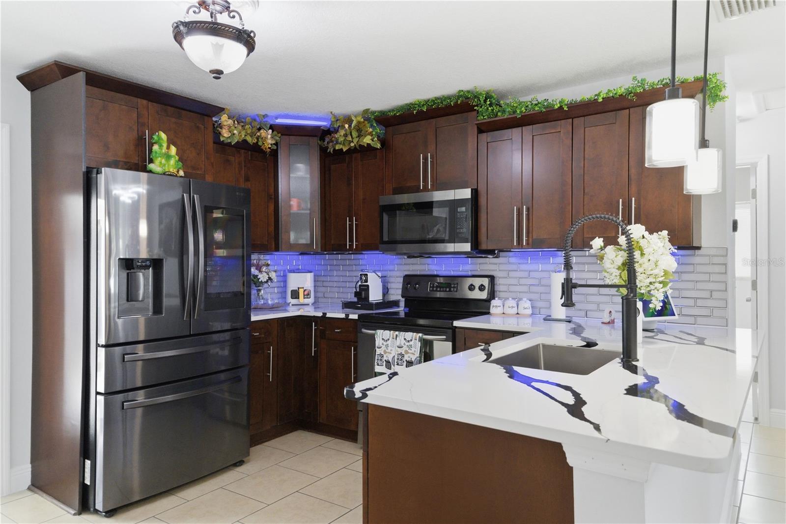 PALM RIVER VILLAGE - Residential