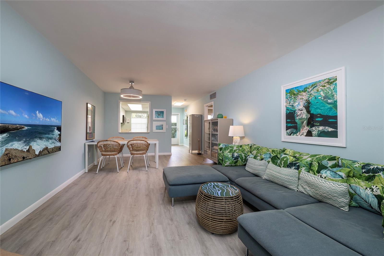 DOUGLAS ARMS - Residential