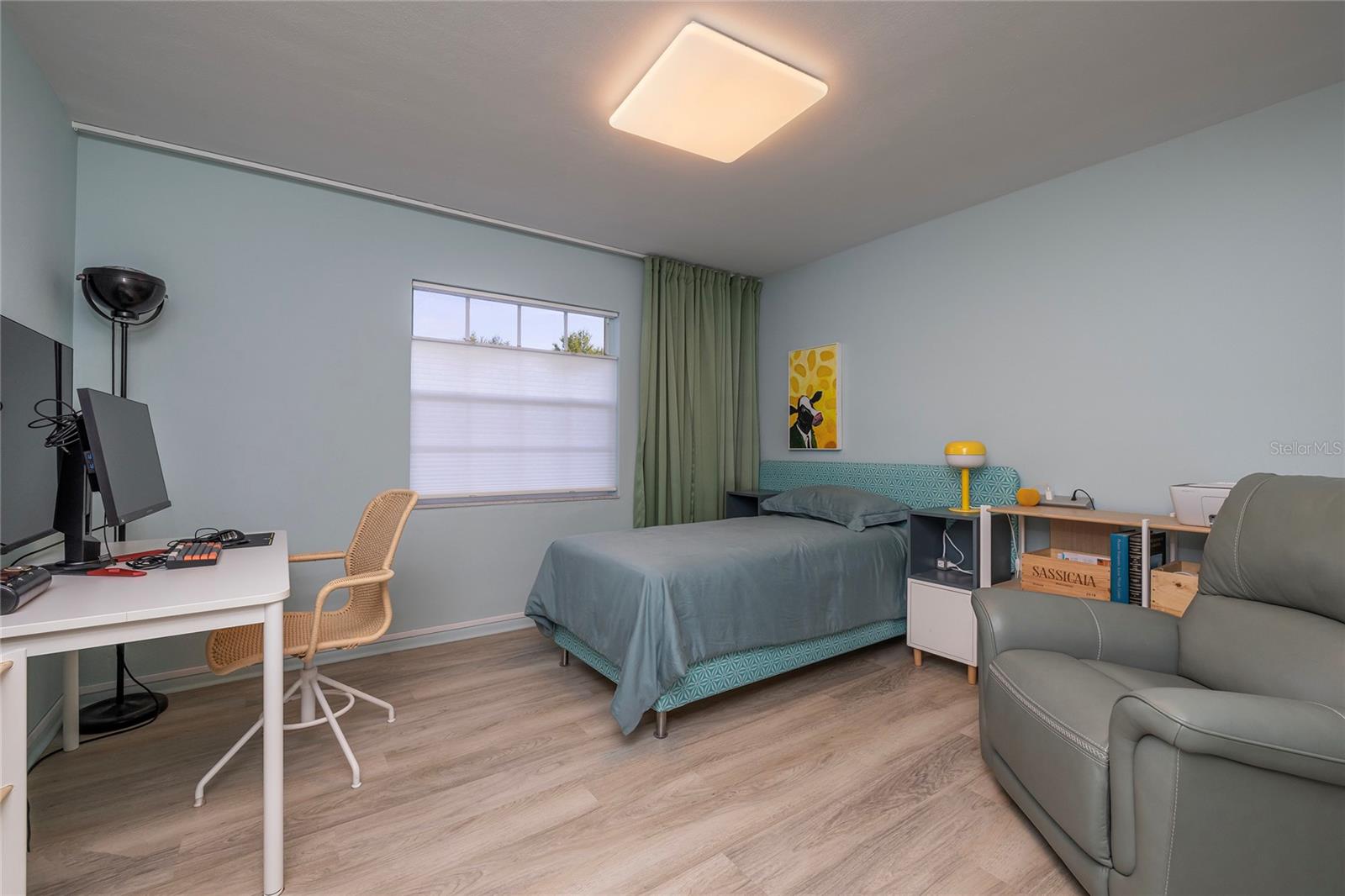 DOUGLAS ARMS - Residential