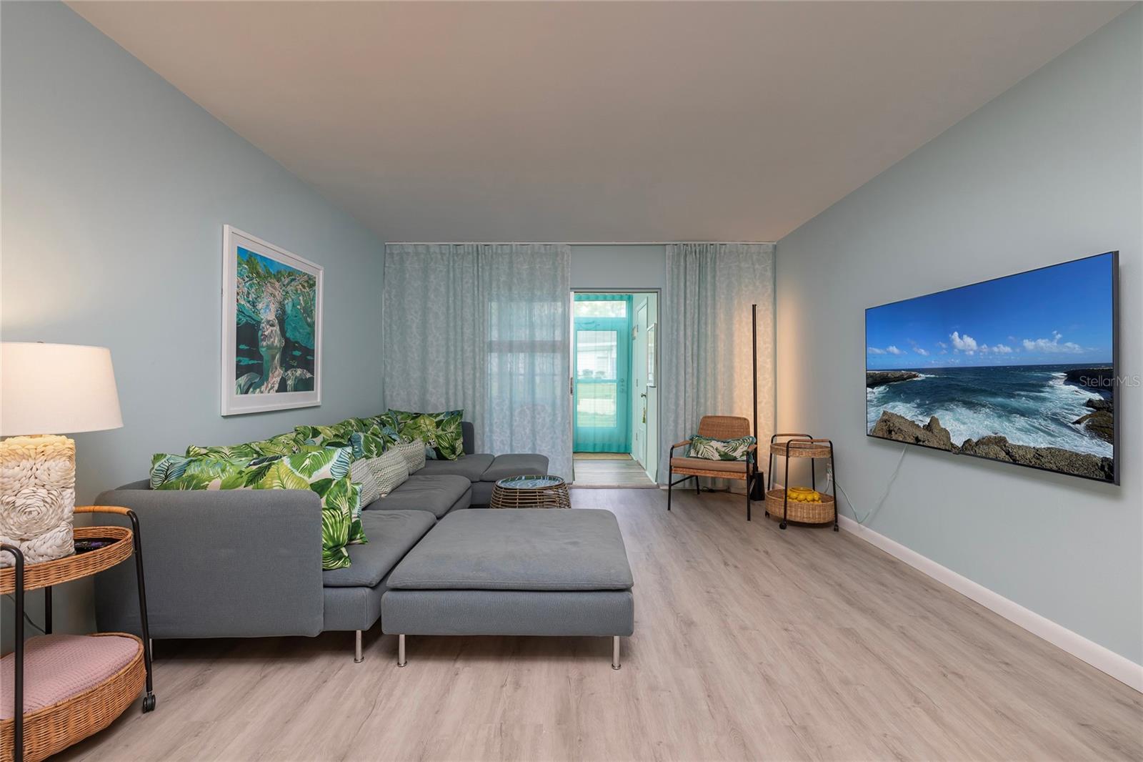 DOUGLAS ARMS - Residential