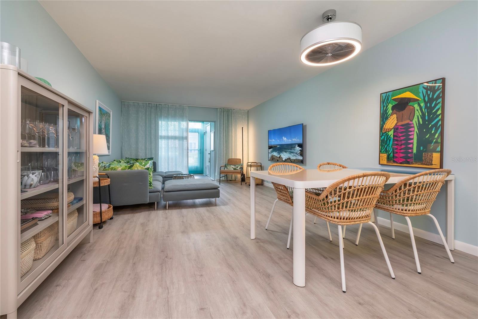 DOUGLAS ARMS - Residential