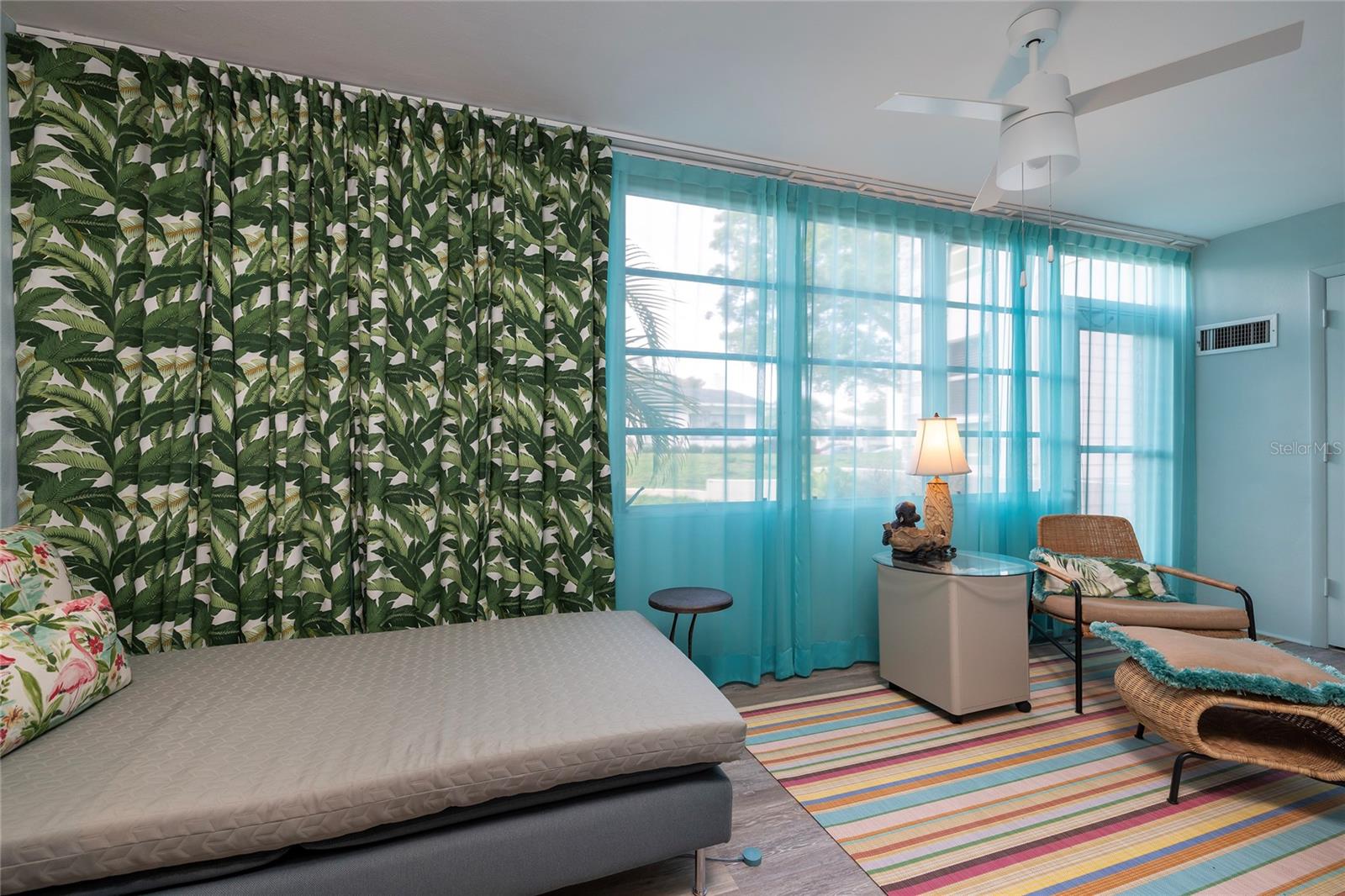 DOUGLAS ARMS - Residential