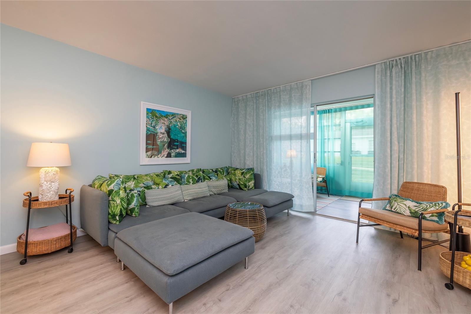 DOUGLAS ARMS - Residential