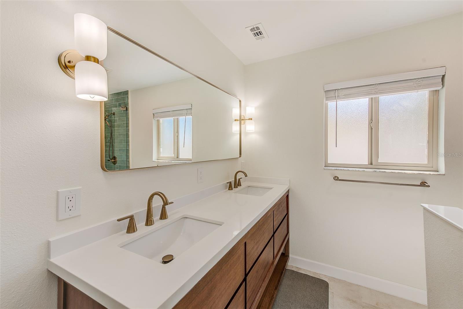 DEL ROBLES - Residential