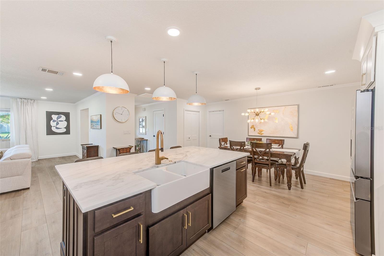 DEL ROBLES - Residential