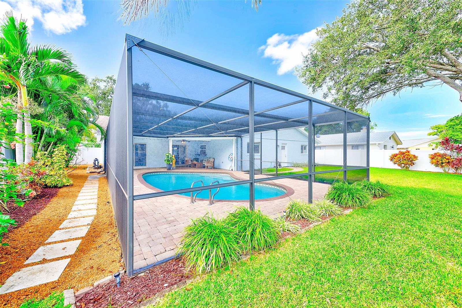 DEL ROBLES - Residential