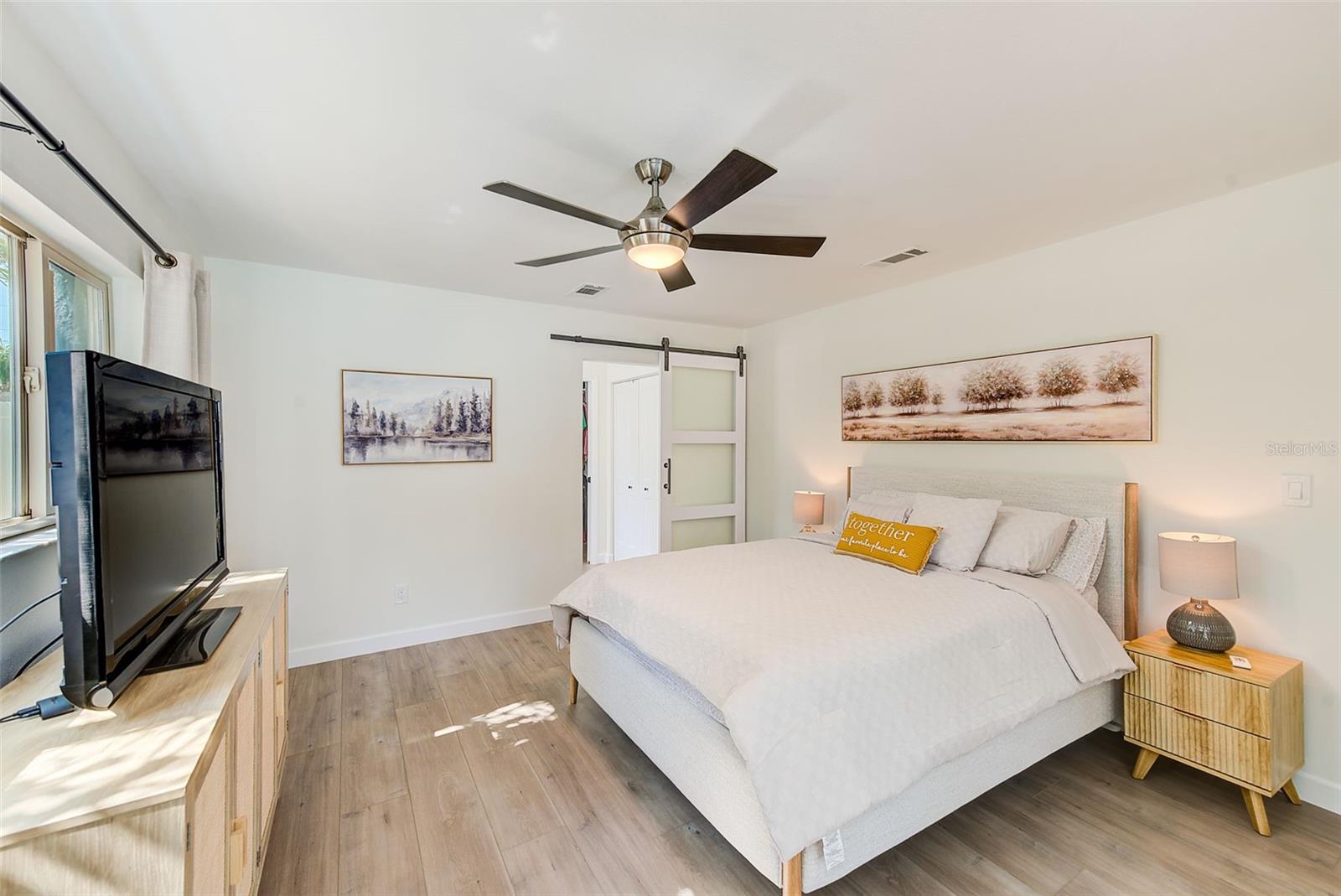 DEL ROBLES - Residential