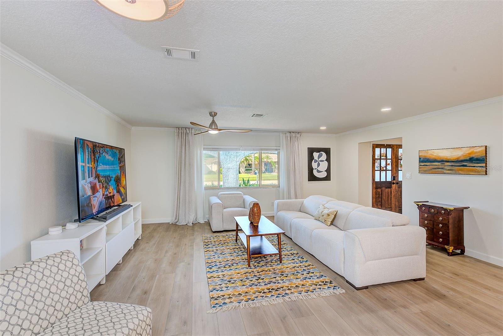 DEL ROBLES - Residential