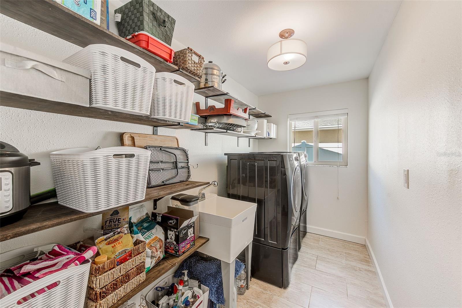 DEL ROBLES - Residential