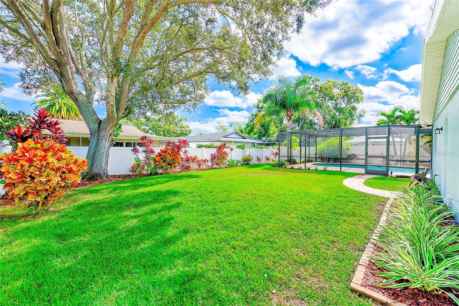 DEL ROBLES - Residential